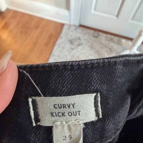 madewell | curvy kick out jeans in washed black | size 29 - Picture 4 of 5